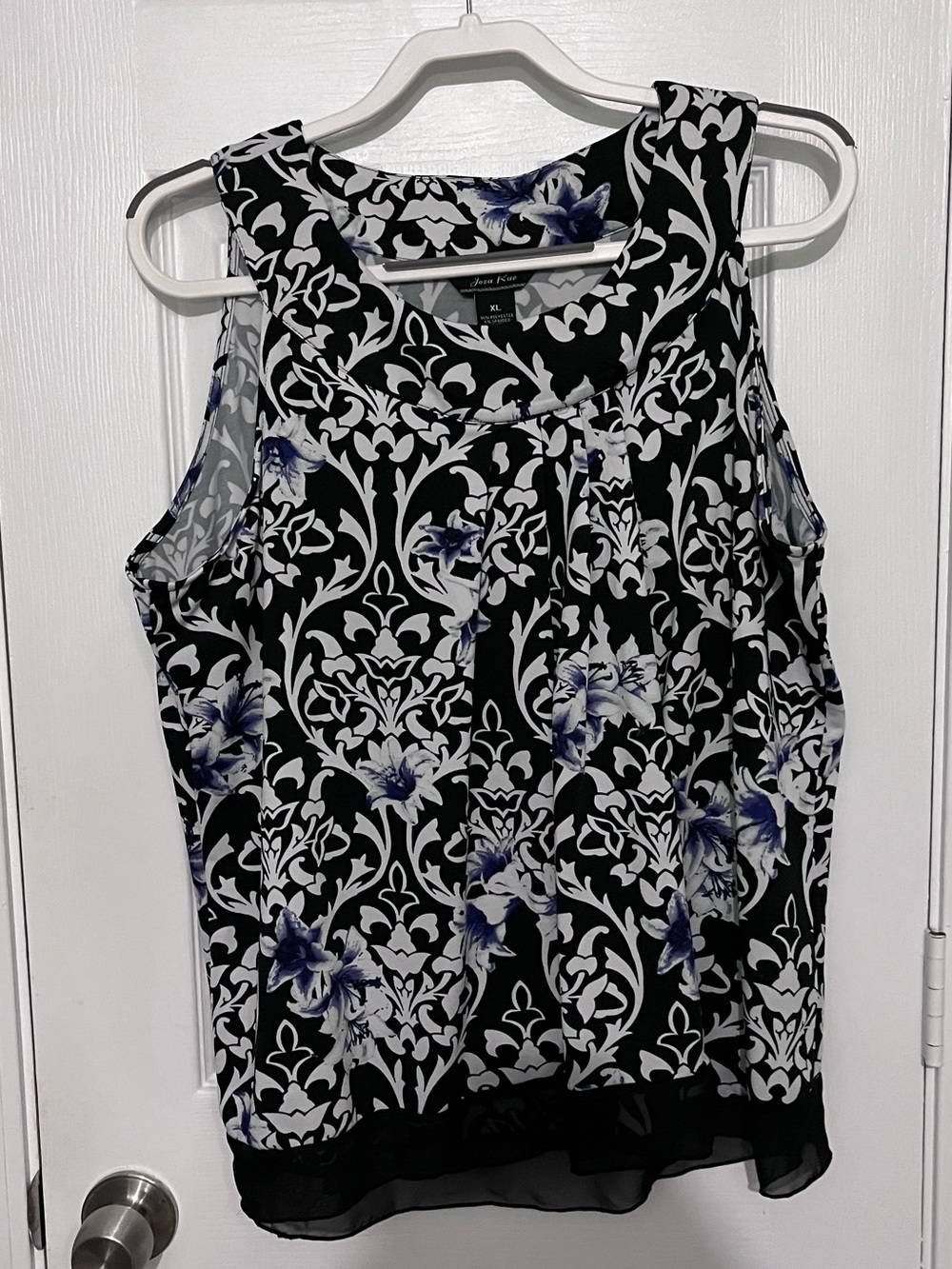 Josa Rae Floral-Print Sleeveless Camisole in Black, White & Purpley Blue